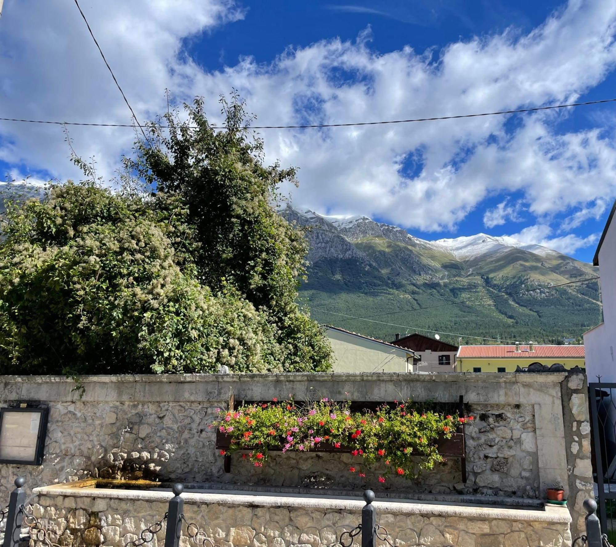 Piazzetta Del Forno Appartamento Assergi Exterior foto
